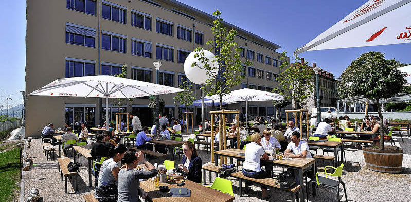 Restaurants In Freiburg Holla Die Waldfee Bufett Biergarten Mit Gleisanschluss Badische Zeitung Ticket