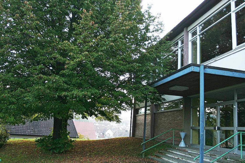 Schulbuckhalle Bombach - Kenzingen Schulbuckhalle Bombach - Kenzingen