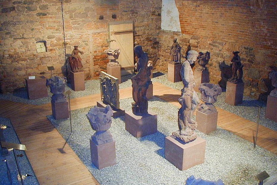 Lapidarium im Garten des Vinzentiushauses - Offenburg Lapidarium im Garten des Vinzentiushauses - Offenburg