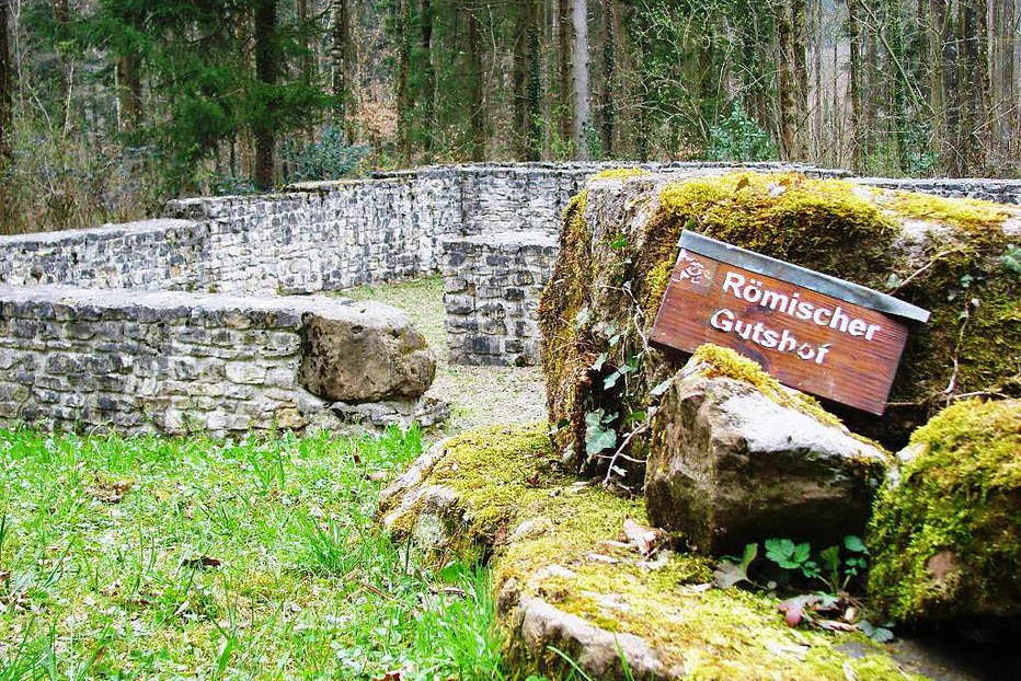 Römischer Gutshof (Trimm-Dich-Pfad Nollinger Wald) - Rheinfelden Römischer Gutshof (Trimm-Dich-Pfad Nollinger Wald) - Rheinfelden