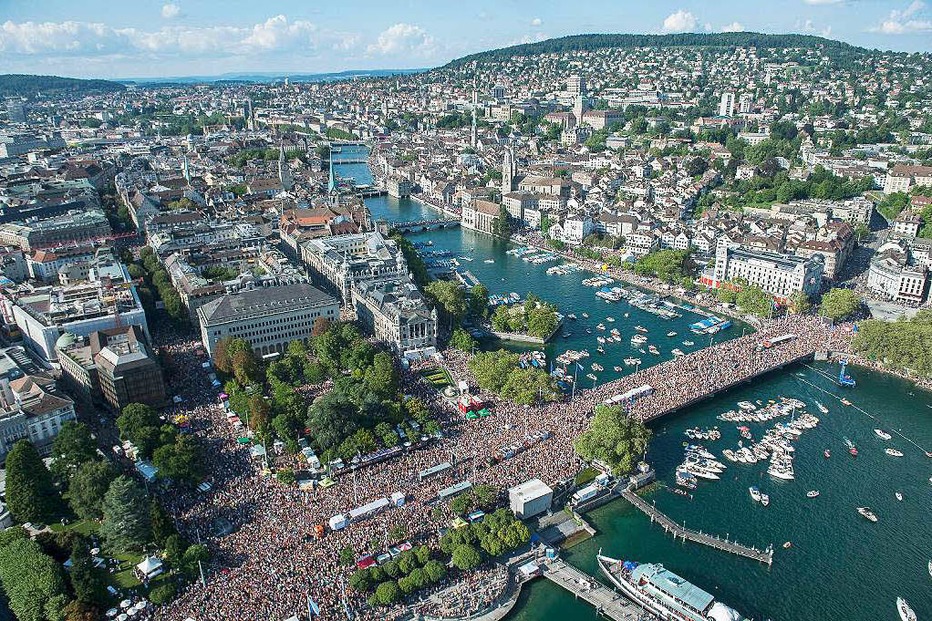 Ufer am Zürichsee (Street Parade) - Zürich Ufer am Zürichsee (Street Parade) - Zürich