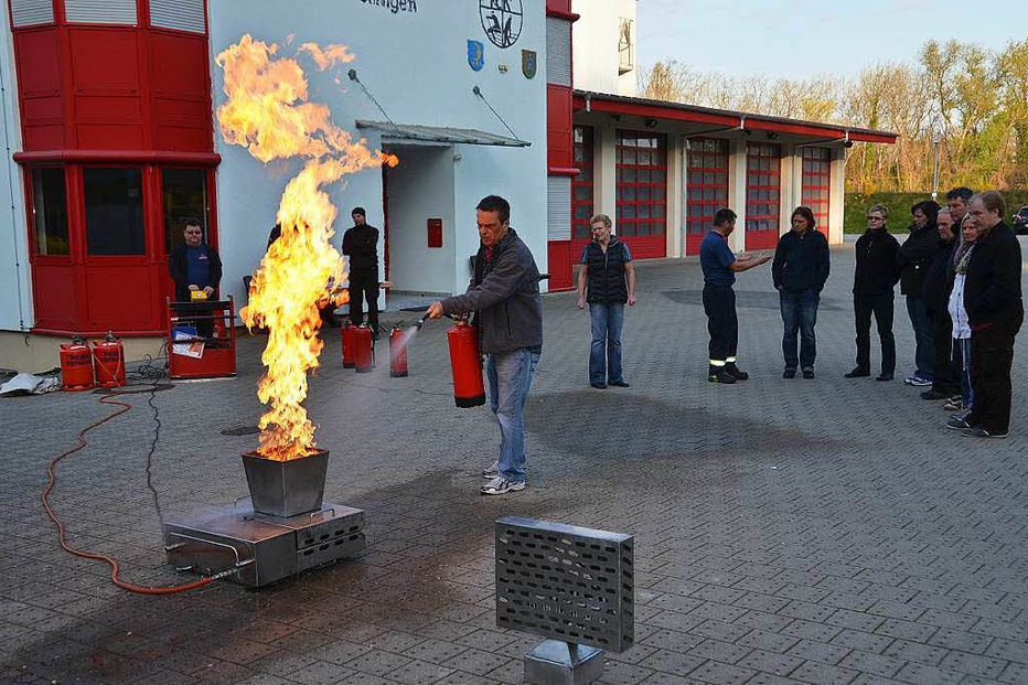 Zentrales Feuerwehrgerätehaus Bamlach - Bad Bellingen Zentrales Feuerwehrgerätehaus Bamlach - Bad Bellingen