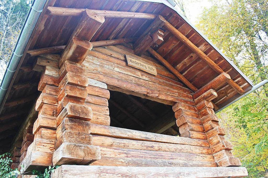 Niederberghütte (am Waldweg nach Schopfheim) - Hausen im Wiesental Niederberghütte (am Waldweg nach Schopfheim) - Hausen im Wiesental