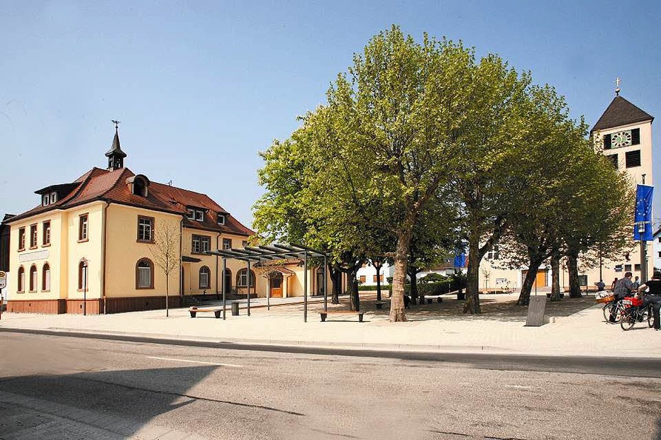Rathausplatz Niederhausen - Rheinhausen Rathausplatz Niederhausen - Rheinhausen
