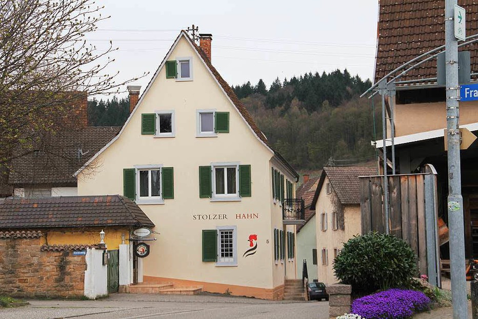 Stolzer Hahn Gutshof (geschlossen) - Ballrechten-Dottingen Stolzer Hahn Gutshof (geschlossen) - Ballrechten-Dottingen
