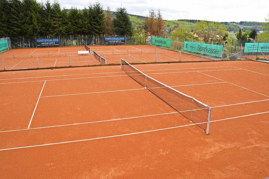 Tennisplatz TC Grün-Weiß-Hausen - Hausen im Wiesental Tennisplatz TC Grün-Weiß-Hausen - Hausen im Wiesental