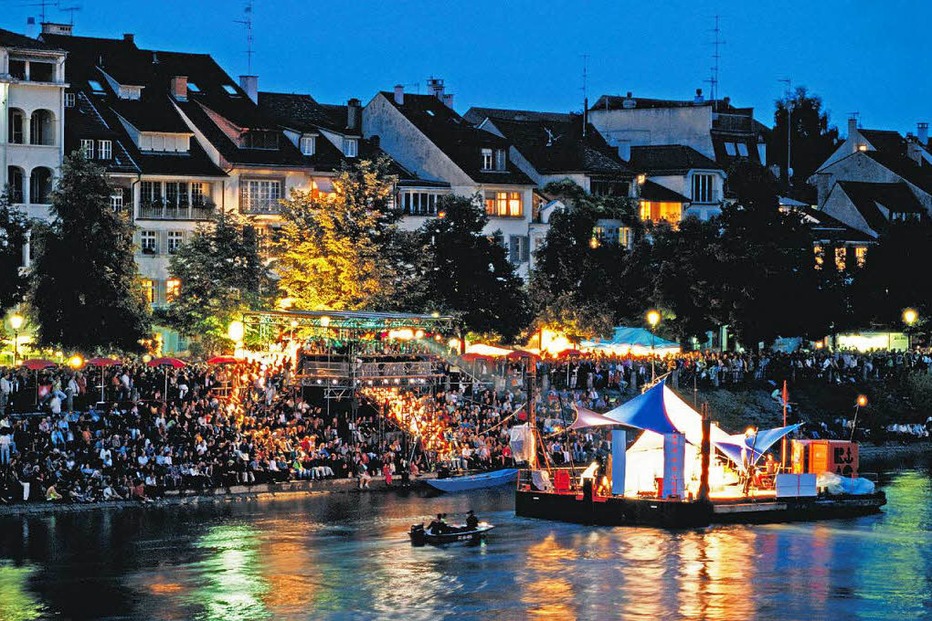 Floß beim Kleinen Klingental (Kleinbasel) - Basel Floß beim Kleinen Klingental (Kleinbasel) - Basel