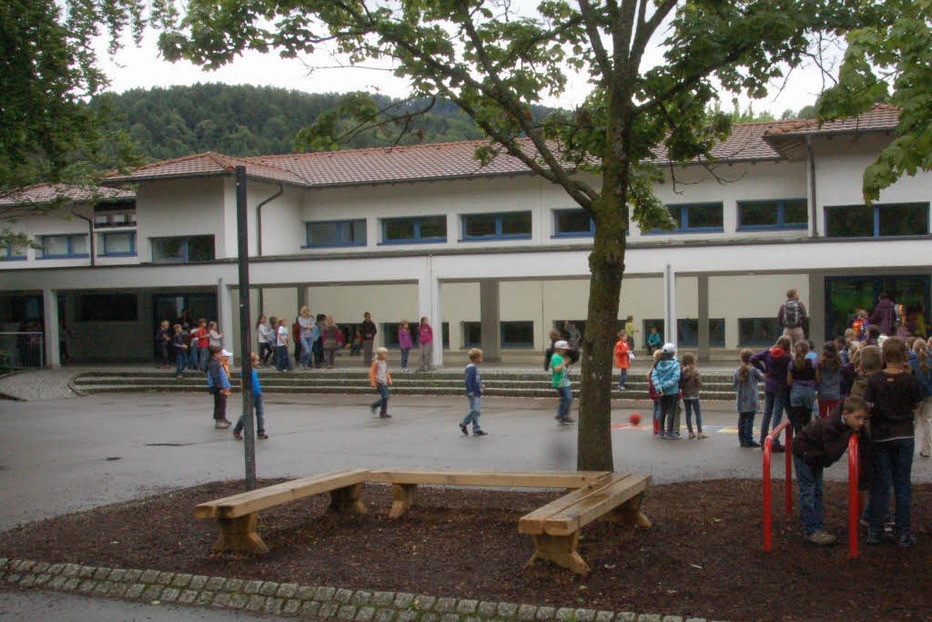 Schulhof der Schurhammerschule - Glottertal Schulhof der Schurhammerschule - Glottertal
