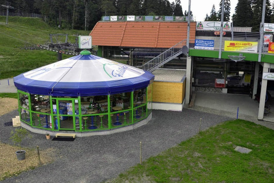 Schirmbar beim Service- & Eventcenter - Feldberg Schirmbar beim Service- & Eventcenter - Feldberg
