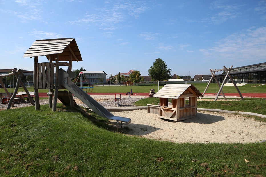 Spielplatz Riedhalle (Ichenheim) - Neuried Spielplatz Riedhalle (Ichenheim) - Neuried