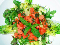 Salat mit Wassermelone und viel frischer Minze