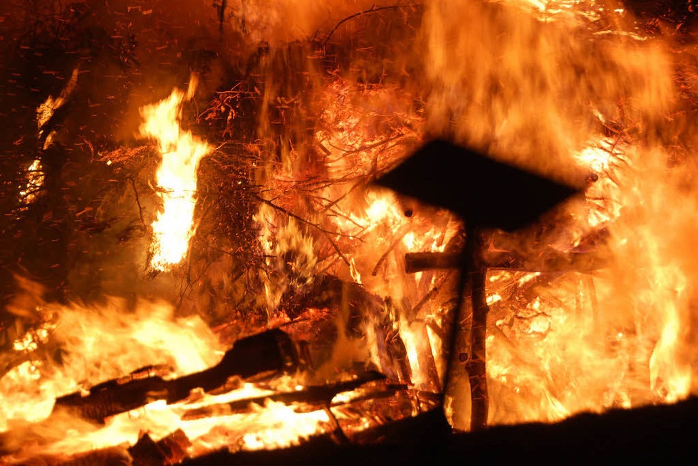 Fasnachtsfeuer auf den H�hen des Markgr�flerlands - Badische Zeitung TICKET