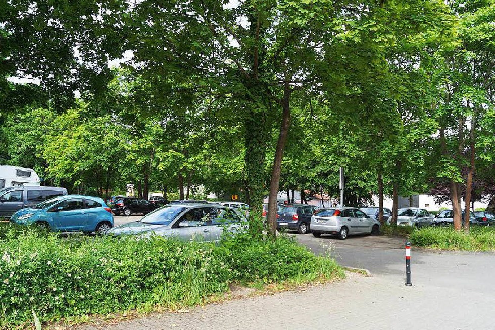 Parkplatz an der Turnhalle - Umkirch