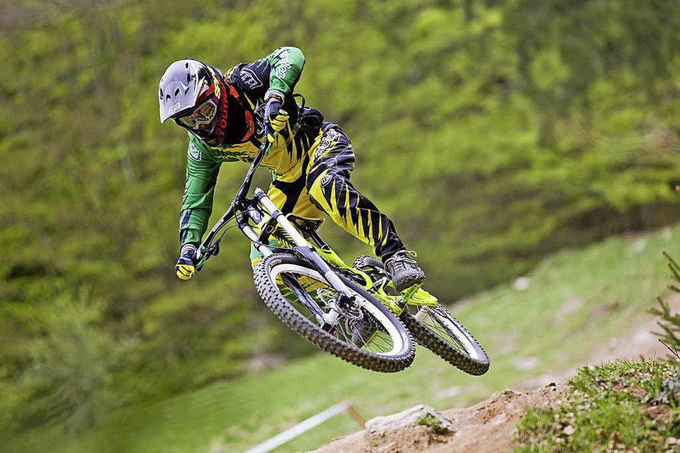 Downhill Mountainbiker auf der berchtigten Hasenhorn-Strecke - Badische Zeitung TICKET