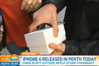 Der erste iPhone-Kufer aus Perth lsst sein neues iPhone vor laufender Kamera fallen