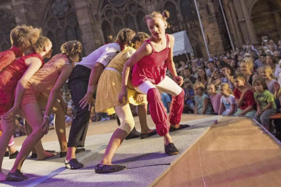 Der Cirkus Harlekin gastiert auf dem M�nsterplatz - Badische Zeitung TICKET