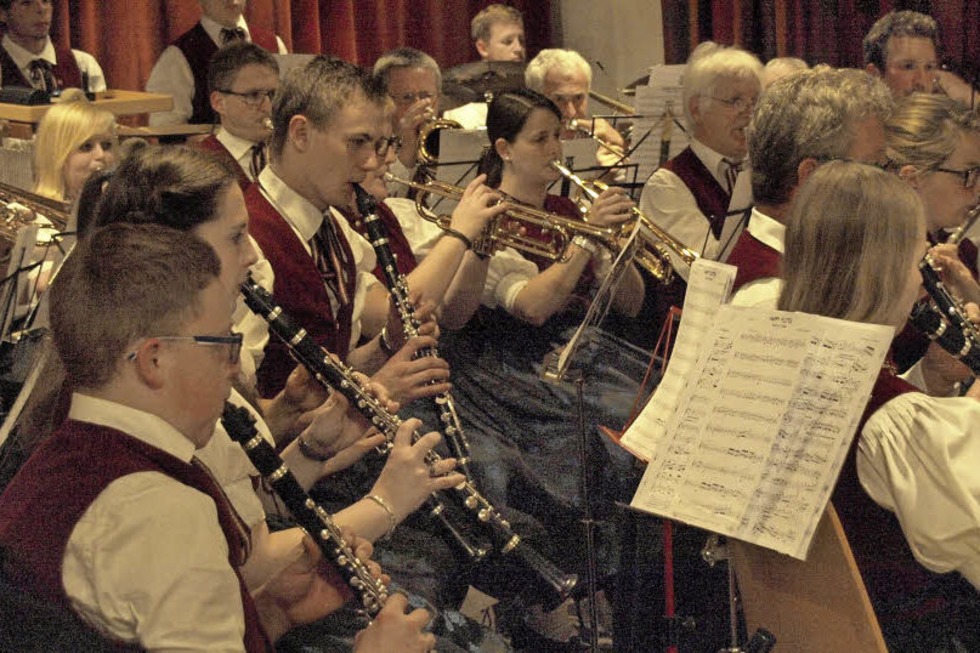 Blaskapellen spielen zur Unterhaltung beim Musikfest in Urberg - Badische Zeitung TICKET
