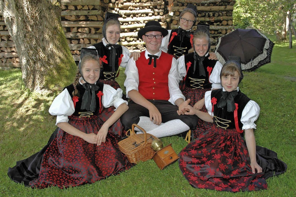 Mit der Trachtentanzgruppe Amrigschwand-Tiefenhusern (Volkstnze aus dem Schwazrwald und benachbartem Ausland) in Hchenschwand - Badische Zeitung TICKET