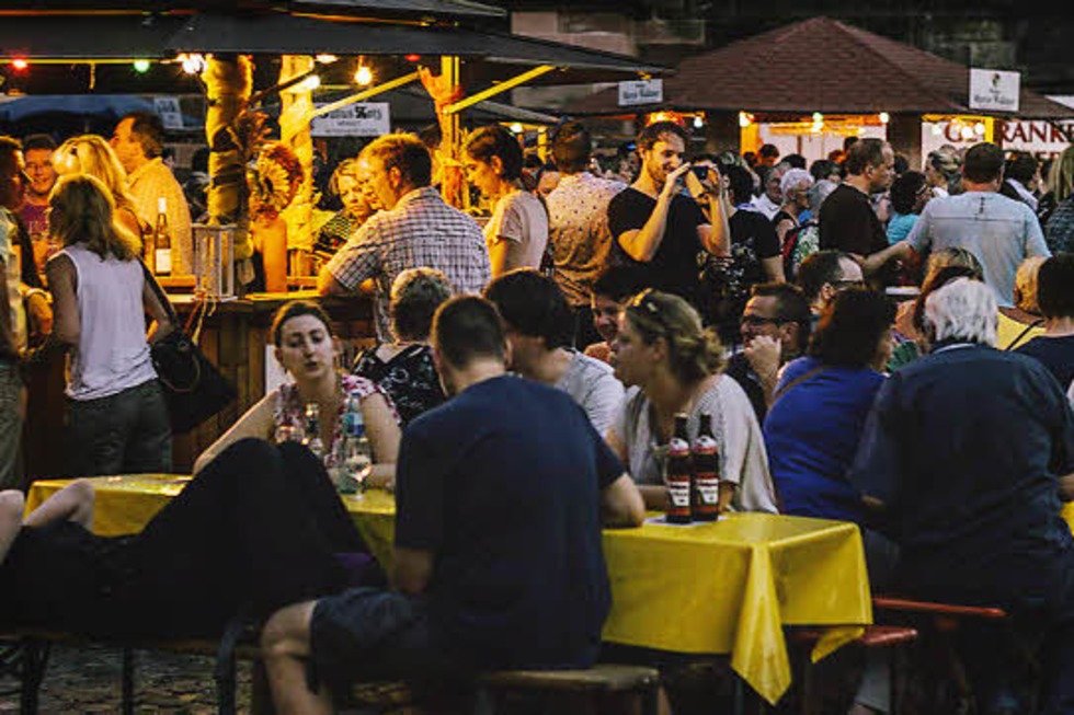In Freiburg findet rund ums Mnster das Weinfest statt - Badische Zeitung TICKET