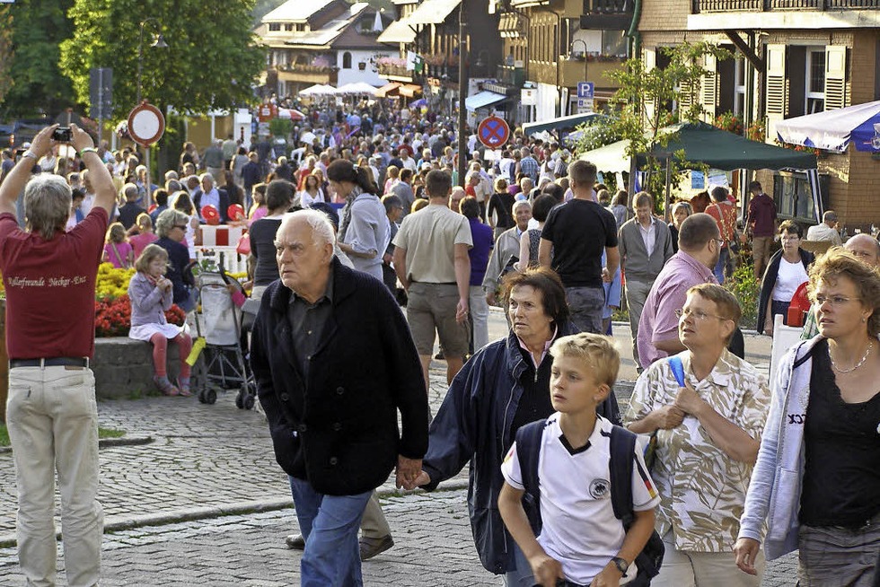 Motto: Traum-Nacht. Mit offenen Geschften, dem Handel-, Handwerks- und Gewerbeverein Hinterzarten-Breitnau, Aktionen, Bewirtung und Musik in Hinterzarten - Badische Zeitung TICKET