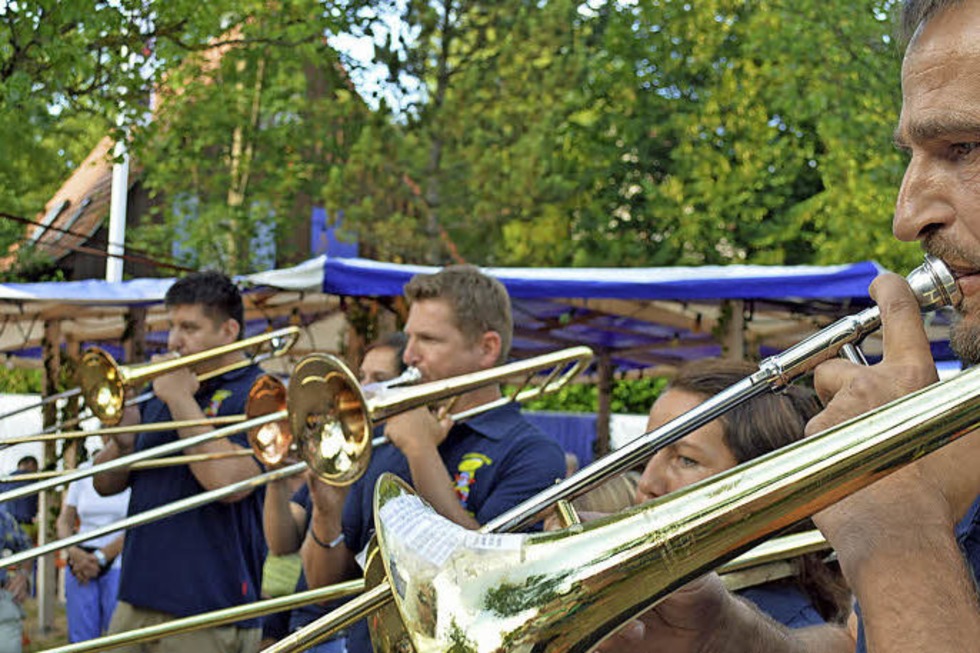 Drei Tage Schlossfest in Kirchzarten mit Musik, Zirkus Harlekin fr Kinder und Jugendliche und Entenrennen - Badische Zeitung TICKET