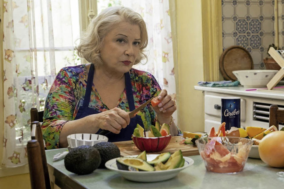 Das Sommernachtskino im Schwarzen Kloster zeigt "Willkommen im Hotel Mama" - Badische Zeitung TICKET