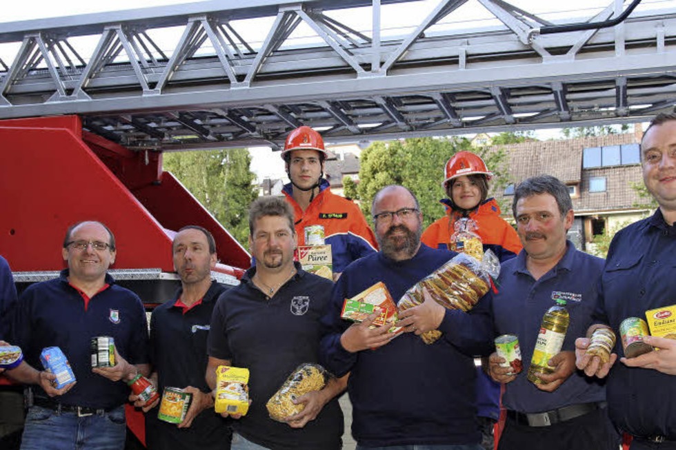 Feuerwehren sammeln haltbare Lebensmittel in Neustadt, Lenzkirch, Schluchsee, Brental und Lffingen - Badische Zeitung TICKET