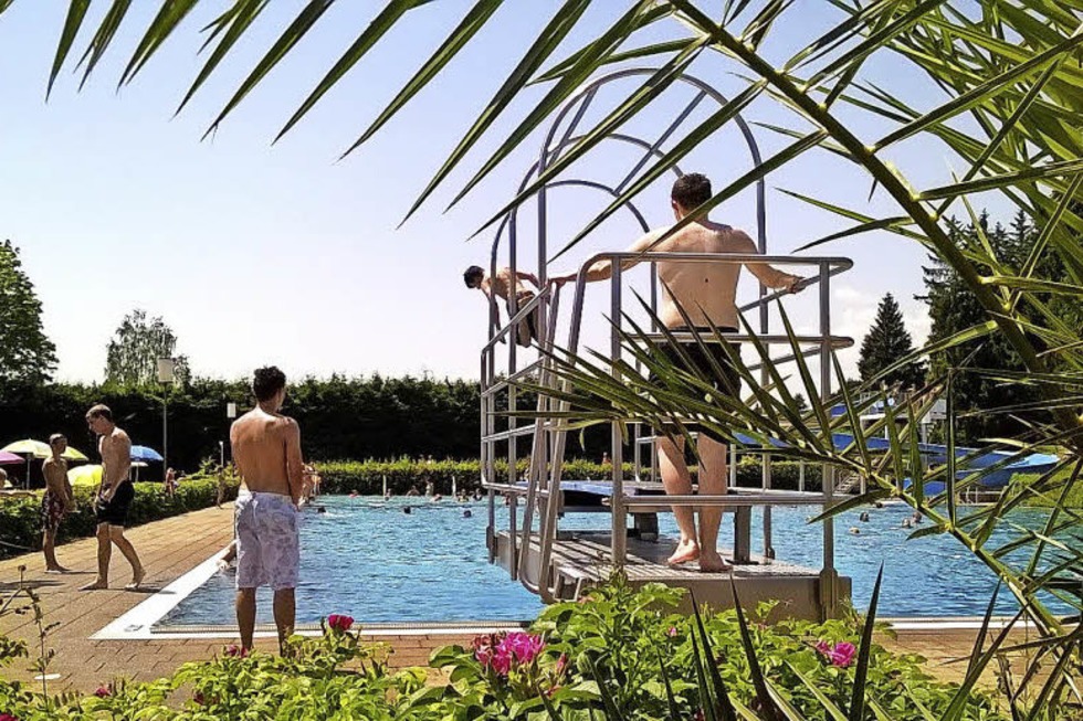 Spiele, Schwimmwettk�mpfe, Musik im Waldbad L�ffingen - Badische Zeitung TICKET