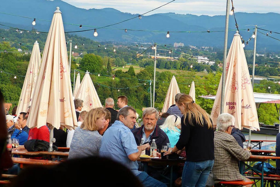 Weinfest mit Lichterketten und Panoramablick - Badische Zeitung TICKET