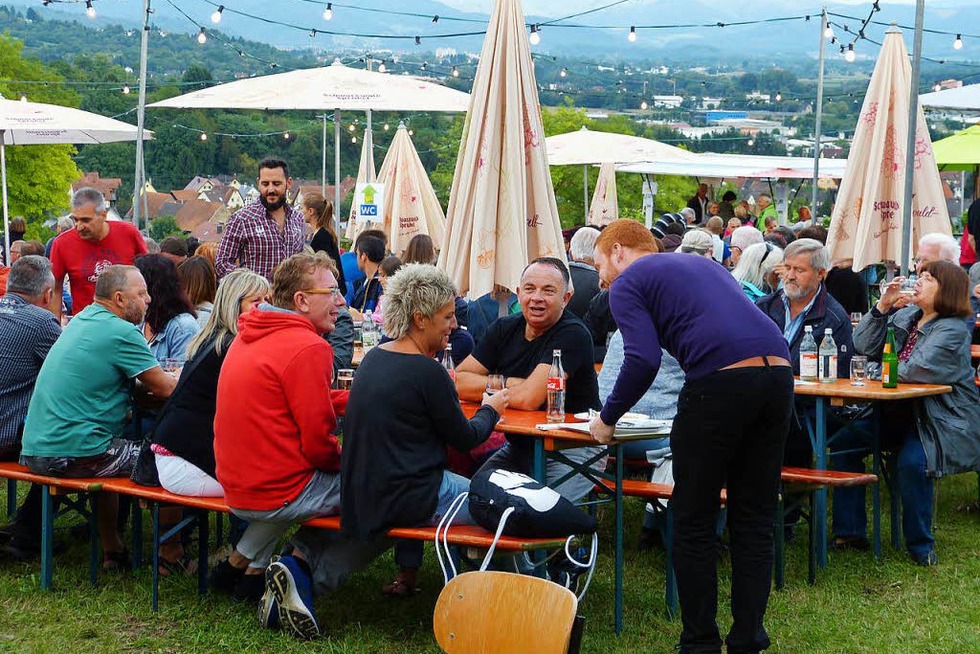 Weinfest mit Lichterketten und Panoramablick - Badische Zeitung TICKET