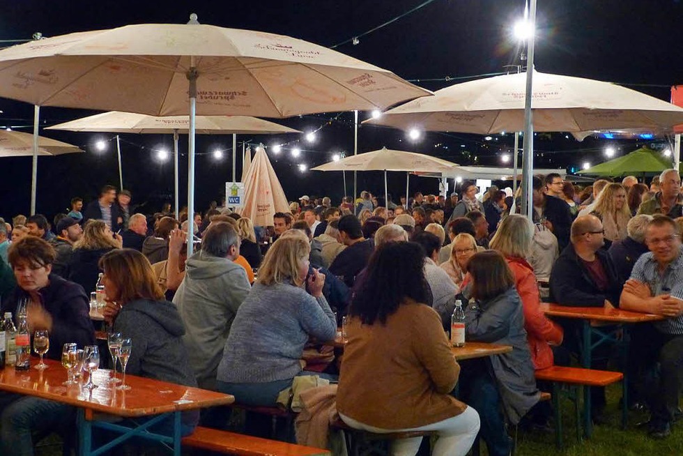 Weinfest mit Lichterketten und Panoramablick - Badische Zeitung TICKET