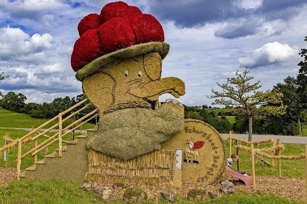 Strohskulpturenwettbewerb, Trachtenkapelle Amrigschwand-Tiefenhusern in Hchenschwand-Frohnschwand - Badische Zeitung TICKET