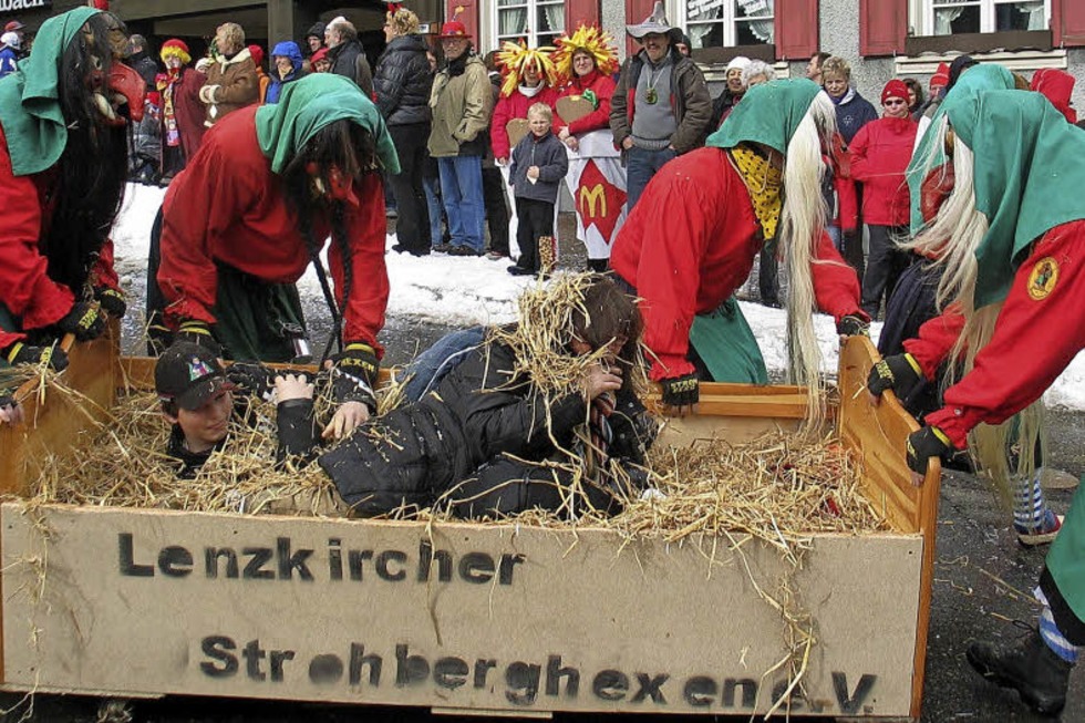 Mit Strohberghexe, Narren, Musikgruppen in Lenzkirch - Badische Zeitung TICKET