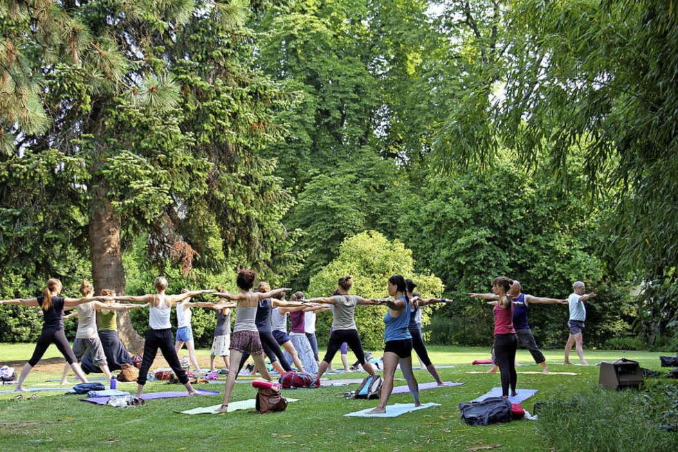 Der internationale Yoga-Tag in Freiburg - Badische Zeitung TICKET