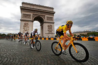 Geraint Thomas krnt sich zum Champion der Tour de France