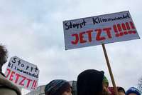 Tausende Schler demonstrieren fr Klimaschutz in der Freiburger Innenstadt