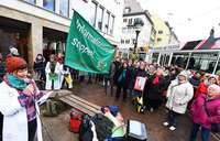 Rund 100 Freiburgerinnen protestieren gegen Paragraf 219a