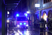 Dachstuhlbrand in Freiburger Altstadt fordert eine Schwerverletzte