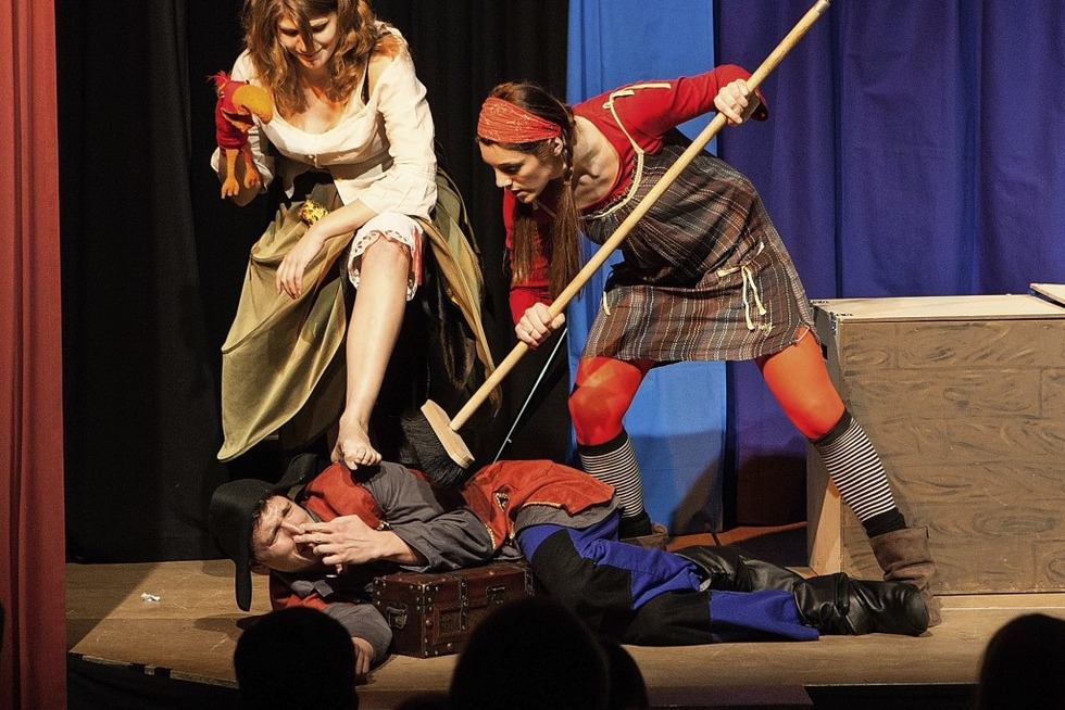 Das Theater Budenzauber nimmt Kinder mit seinem Stck "Der Pirat im Treppenhaus" mit auf eine abenteuerliche Traumreise. - Badische Zeitung TICKET