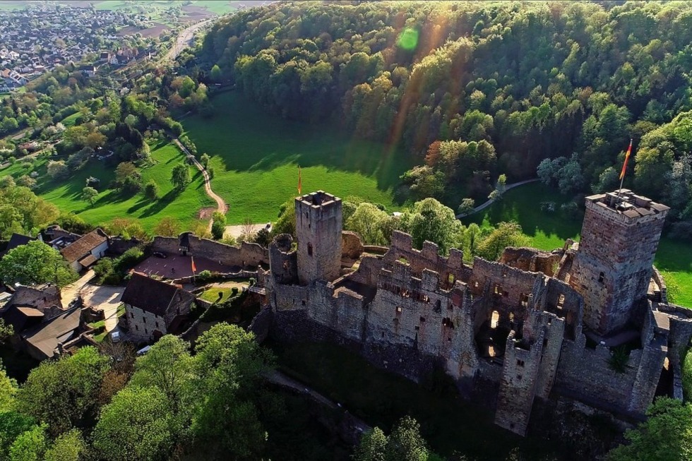 Neue Burgwchterfhrungen am Abend durch die Burg Rtteln - Badische Zeitung TICKET