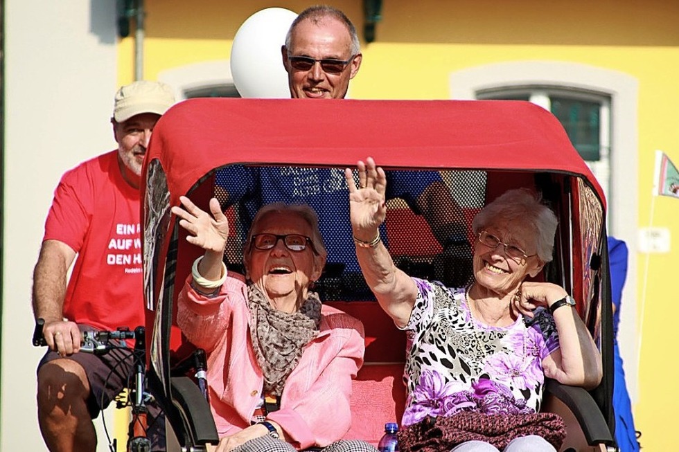 Verein "Radeln ohne Alter Bonn" unternimmt in Rheinfelden Rikscha-Ausfahrten mit Senioren - Badische Zeitung TICKET