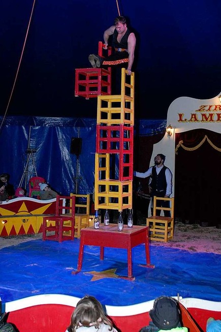 Familienzirkus mit Artistik und Dressuren in Gutach-Bleibach - Badische Zeitung TICKET