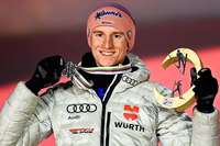 Karl Geiger berragt bei der Nordischen Ski-WM in Oberstdorf