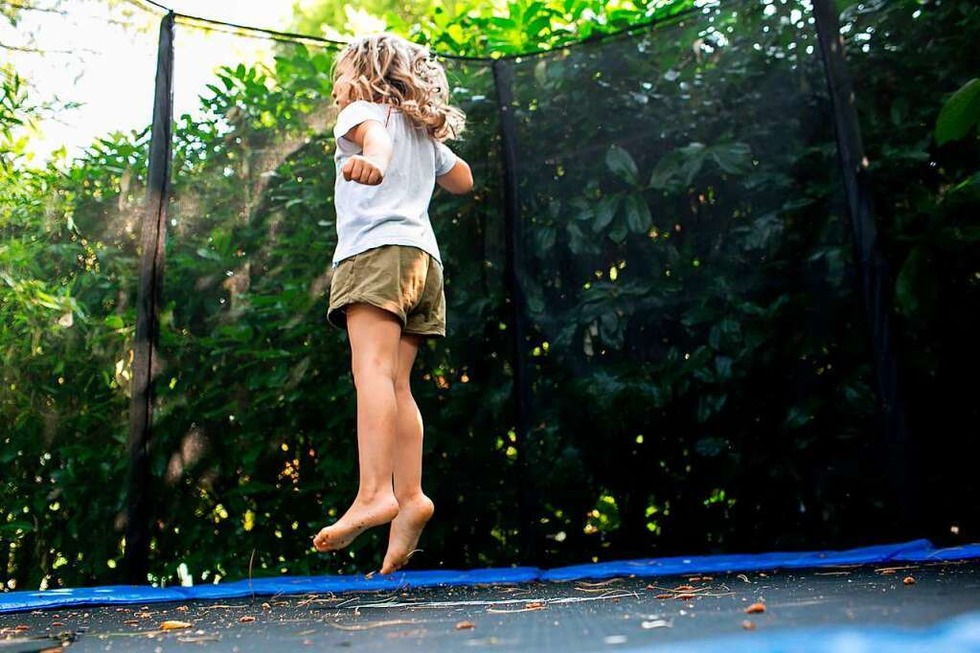 Sicher hpfen ohne Bruch: So springen Kinder gefahrloser Trampolin - Badische Zeitung TICKET