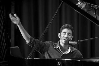 "Music für Hope" in Lörrach mit dem Pianisten aus den Trümmern Aeham Ahmad