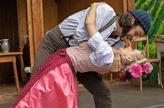 Das Theater Baden Alsace ist auf Sommertour mit der Komödie "Der fröhliche Weinberg"