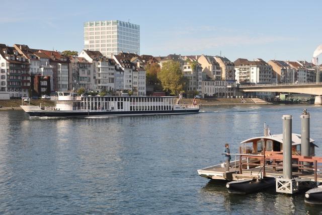 Schifffahrt auf dem Rhein bei Basel
