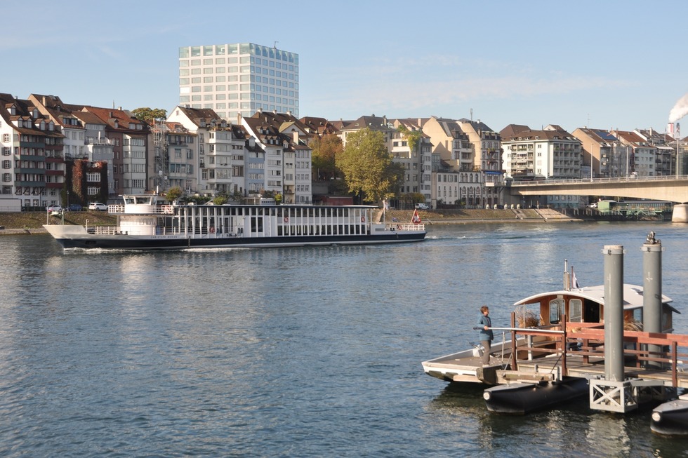 Schifffahrt auf dem Rhein bei Basel - Basel