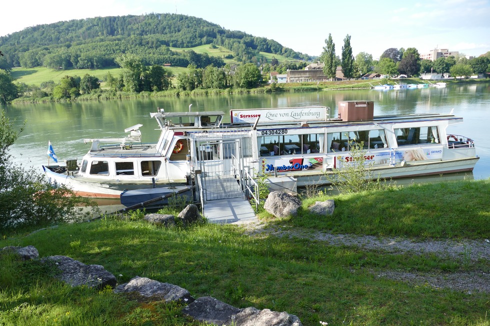 Schifffahrt auf dem Rhein bei Laufenburg - Laufenburg (Baden)