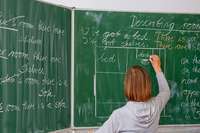 Bildungsforscher: "Nur an der Tafel Formeln vorzutragen, bringt es allein nicht"